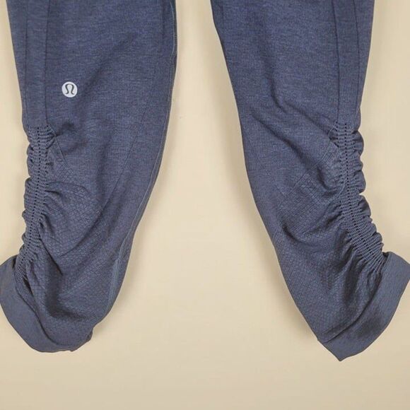Lululemon Size 4 In The Flow Crop Seamless Leggings Inkwell Navy Blue - Picture 5 of 12